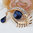 Handgearbeitete Vintage Brosche " Magisches Auge " mit Kristallen - Gold-Blau